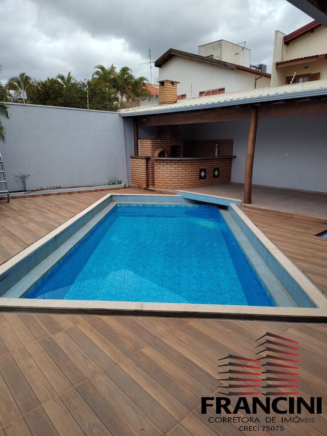 Casa à venda com 3 quartos, 280m² - Foto 1