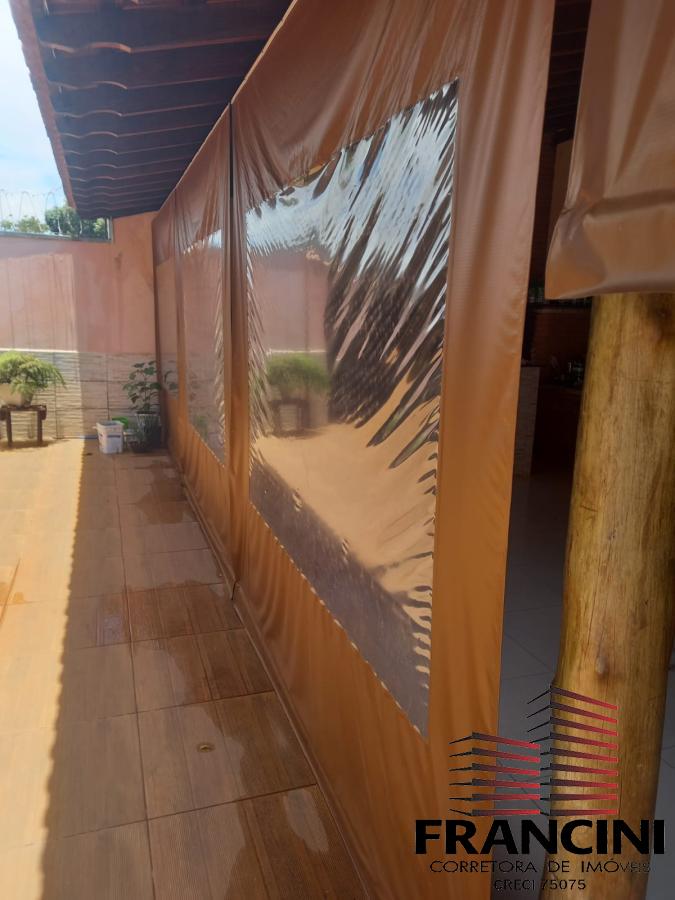 Chácara à venda com 3 quartos, 200m² - Foto 2