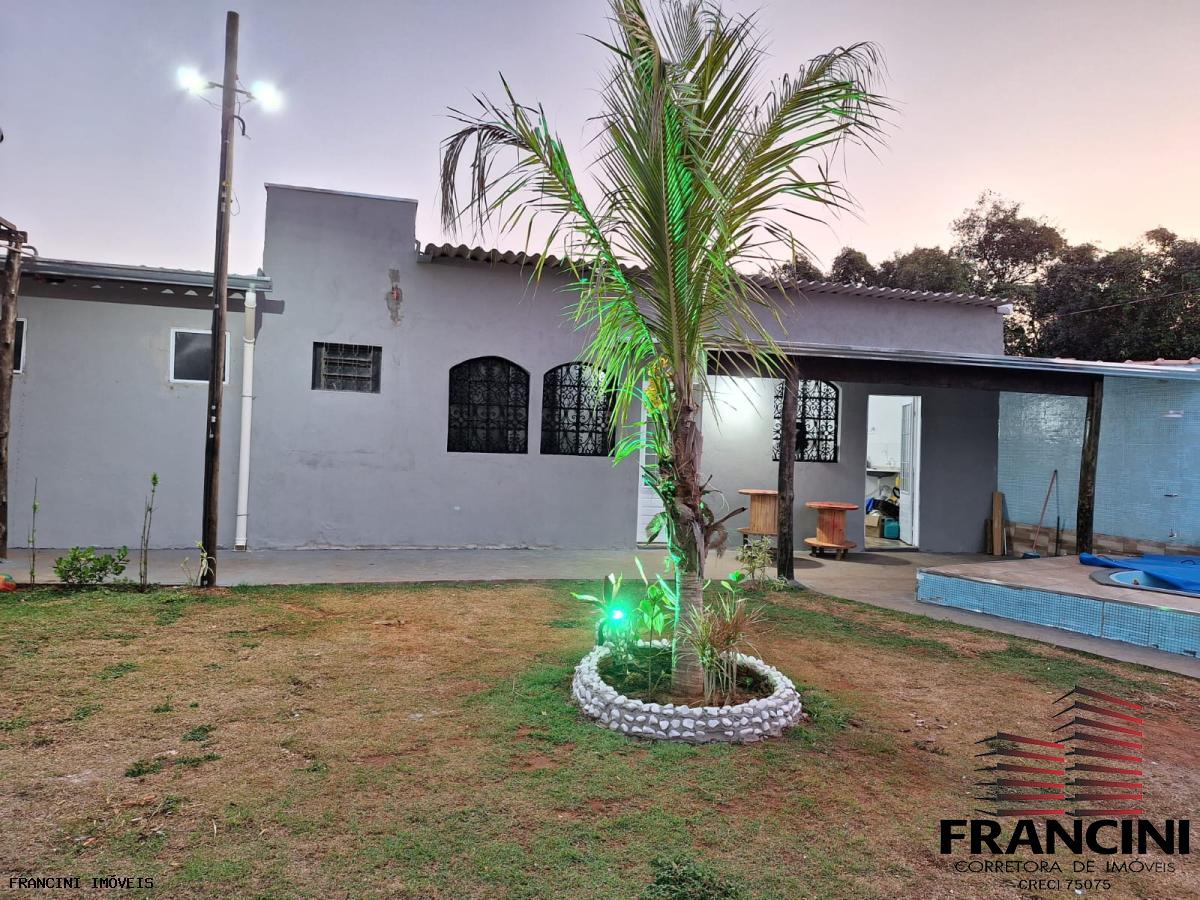 Chácara à venda com 2 quartos, 200m² - Foto 1