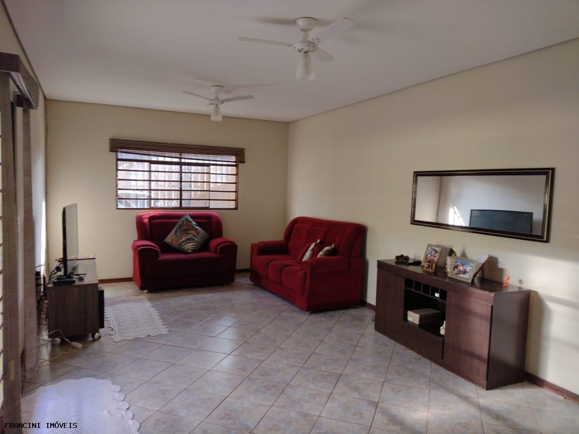 Chácara à venda com 3 quartos, 150m² - Foto 1