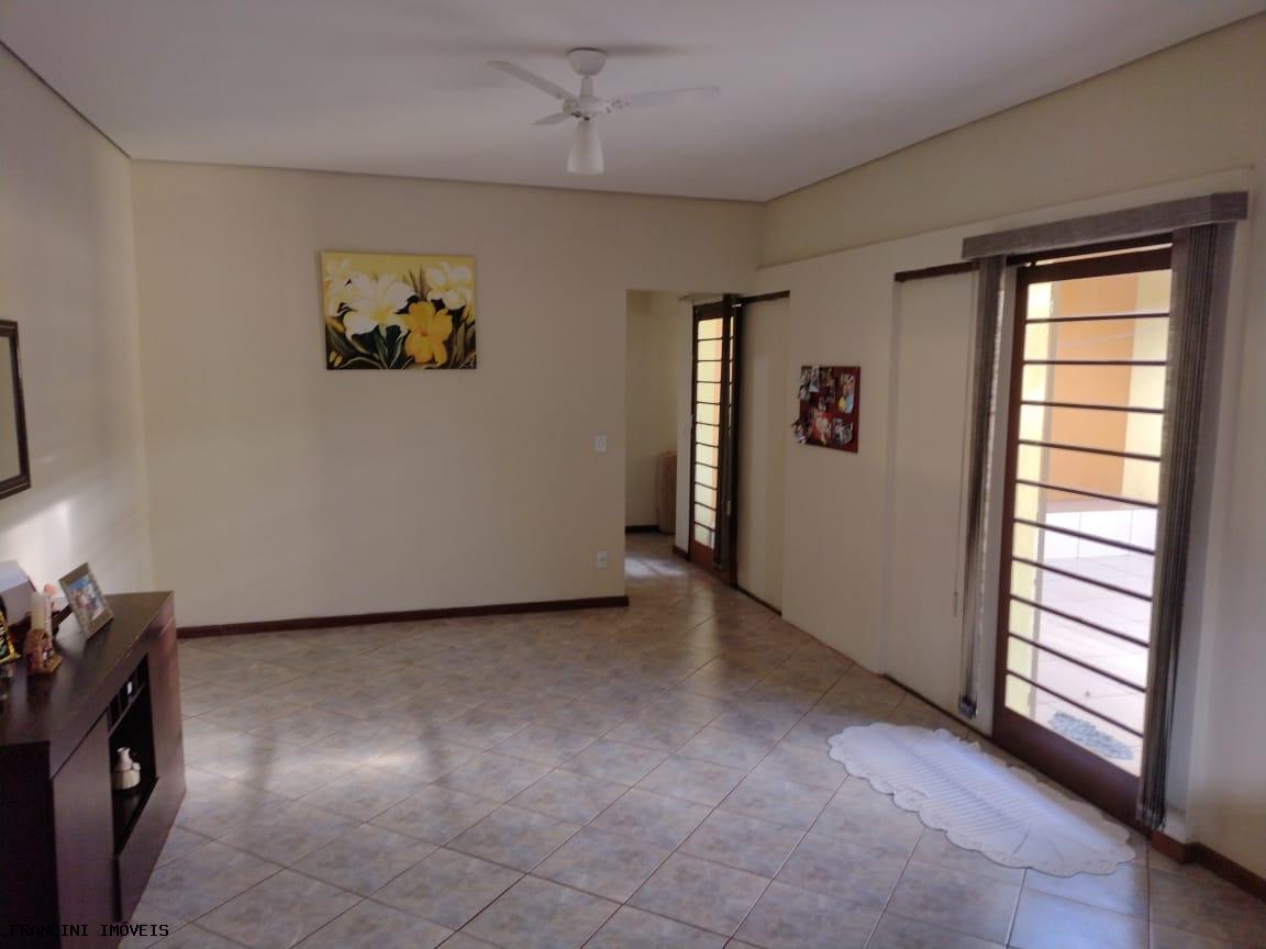 Chácara à venda com 3 quartos, 150m² - Foto 2