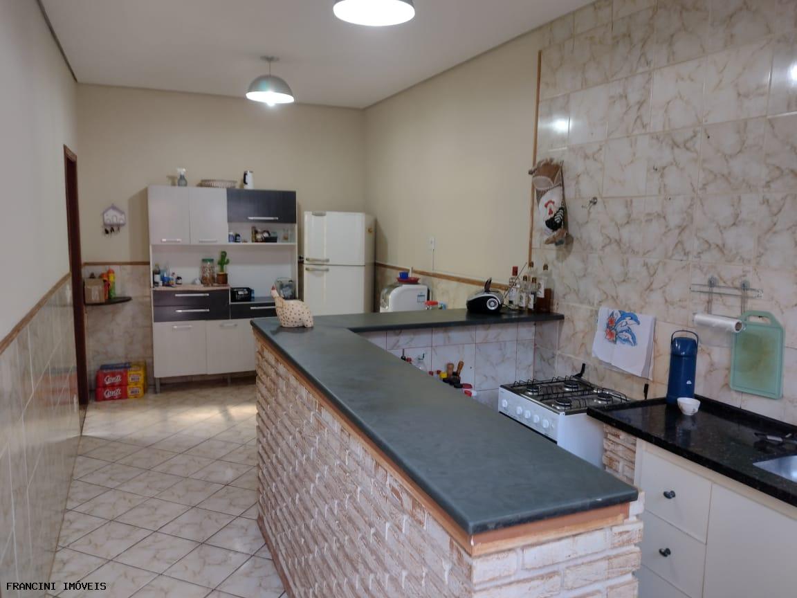 Chácara à venda com 3 quartos, 150m² - Foto 3