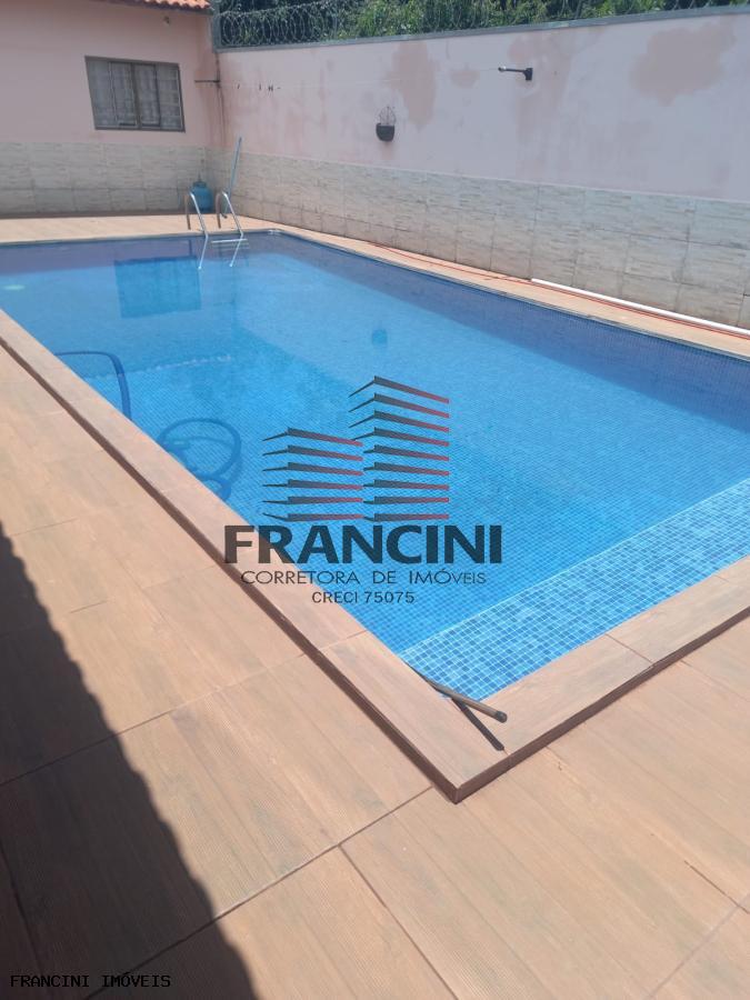 Chácara à venda com 3 quartos, 180m² - Foto 1
