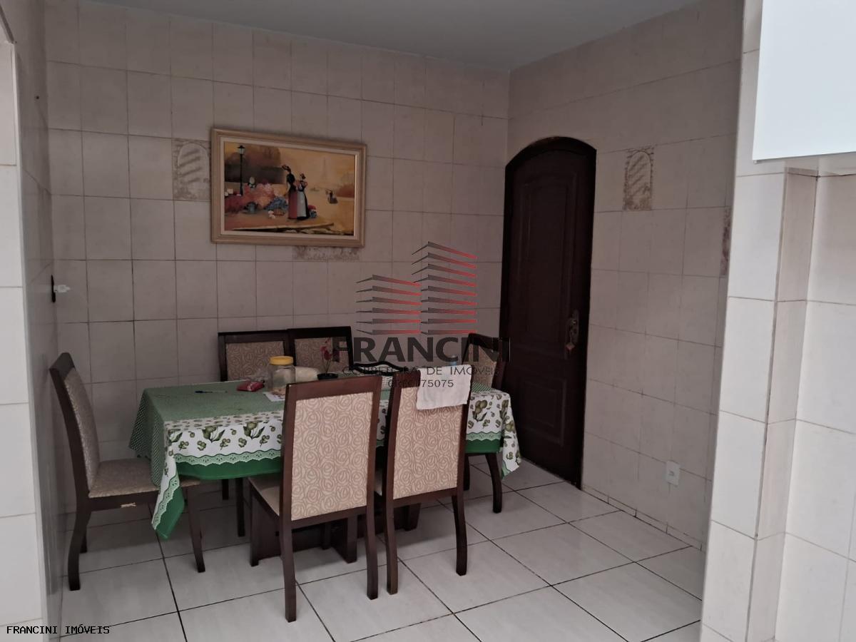 Casa à venda com 3 quartos, 120m² - Foto 2
