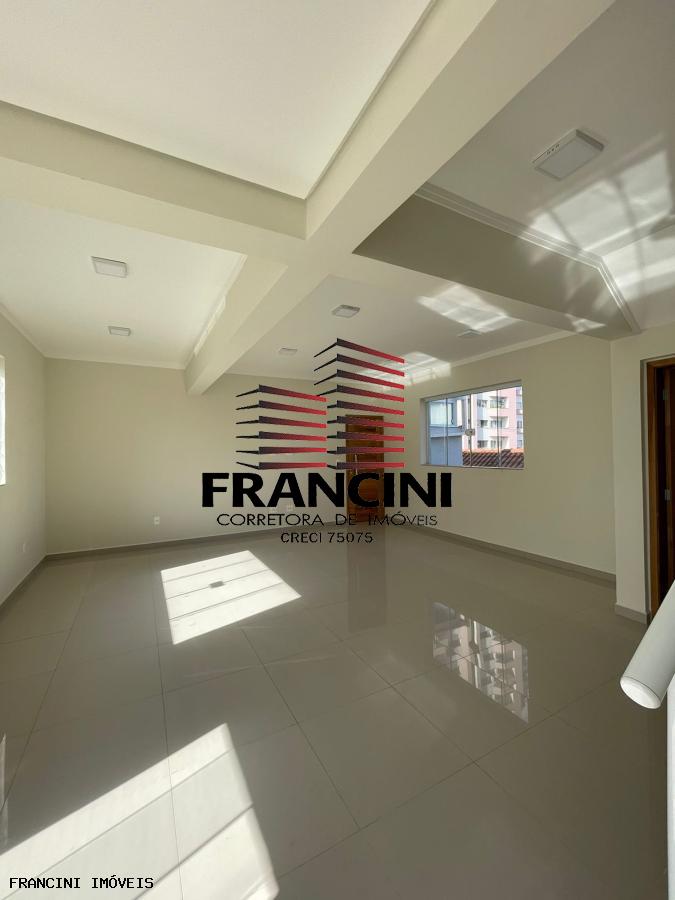 Apartamento para alugar com 3 quartos, 120m² - Foto 1