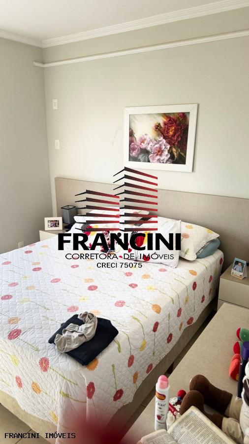 Casa à venda com 4 quartos, 300m² - Foto 3
