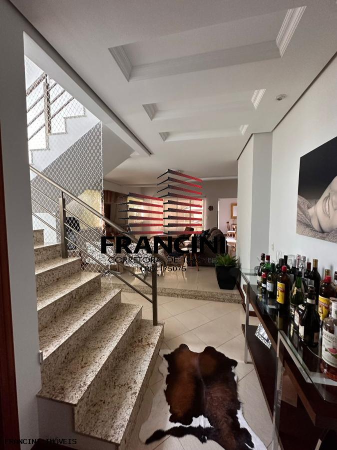 Casa de Condomínio à venda com 5 quartos, 360m² - Foto 1